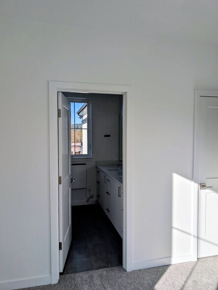 Building Photo - 35 2nd Ave SE