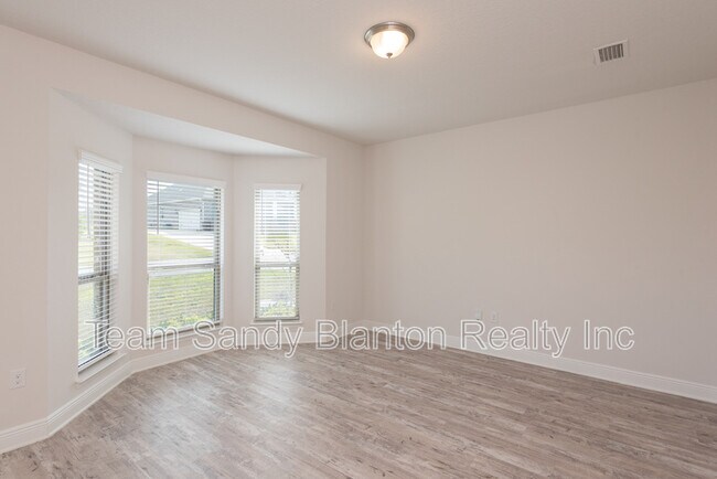 Building Photo - 9599 Pebble Stone Dr