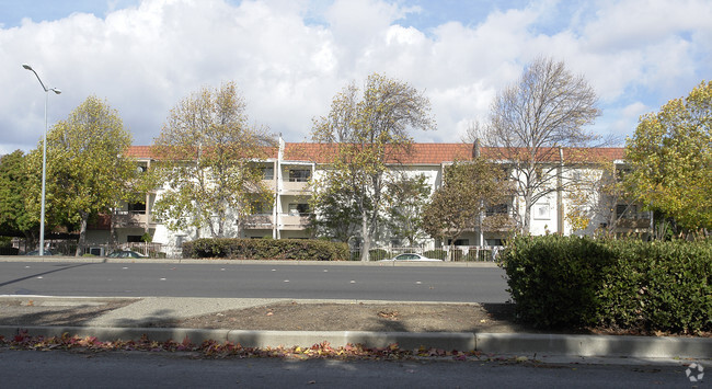 Primary Photo - Pasatiempo Apartments