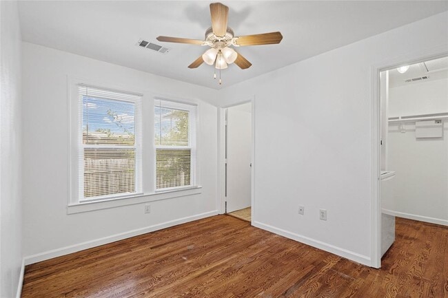 Building Photo - 1307 Concho St