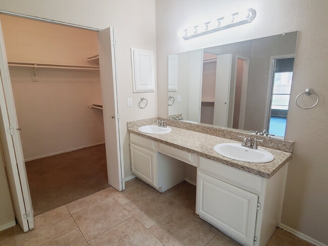 Building Photo - COMING SOON - Cedar Hill: Large 5 Bedroom,...