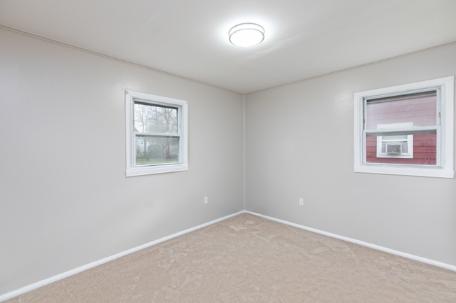 Building Photo - 2311 Harmont Ave NE