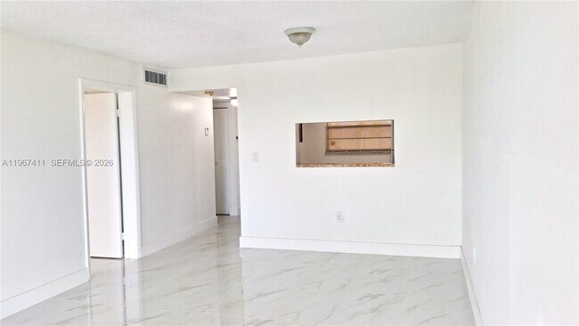 Building Photo - 10875 SW 112th Ave