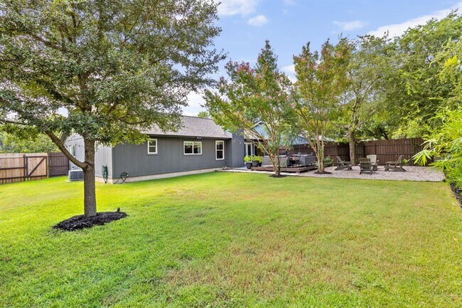 Building Photo - 8000 Treehouse Ln