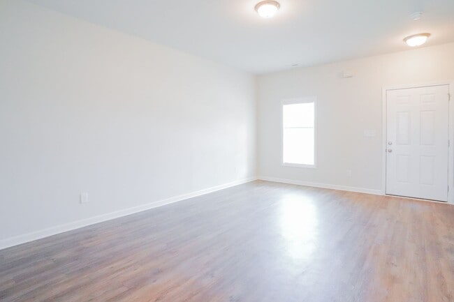Building Photo - 2 Bedroom, 2.5 Bath Townhome in Clayton, NC