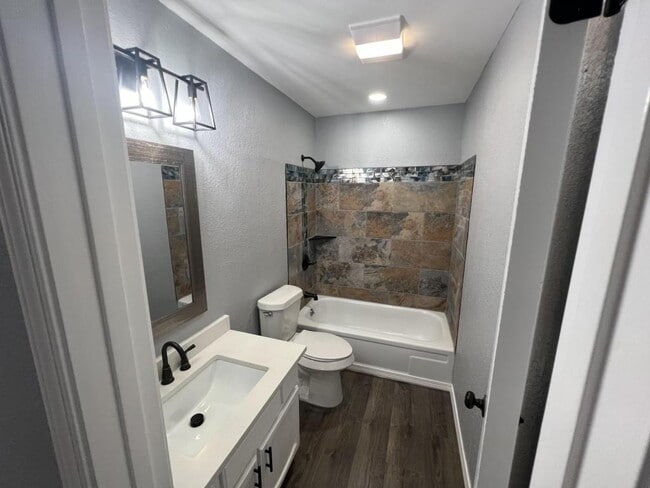 Building Photo - 14106 E 19th Pl S