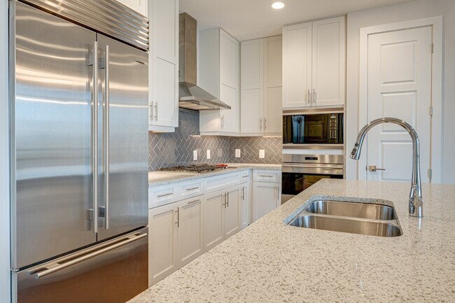 Building Photo - 20 Rutledge St