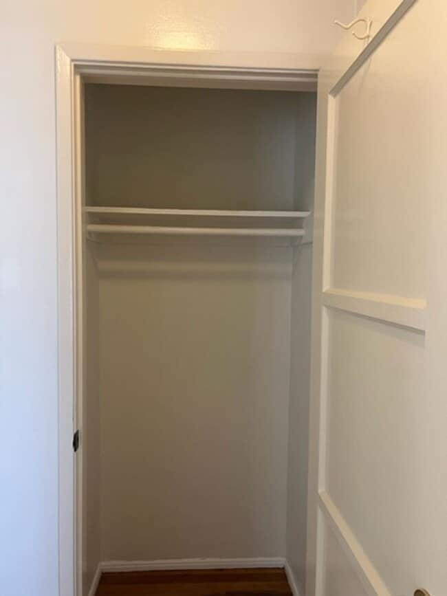 Building Photo - 2 Bedroom, 1 Bath Home with large yard in Lakewood