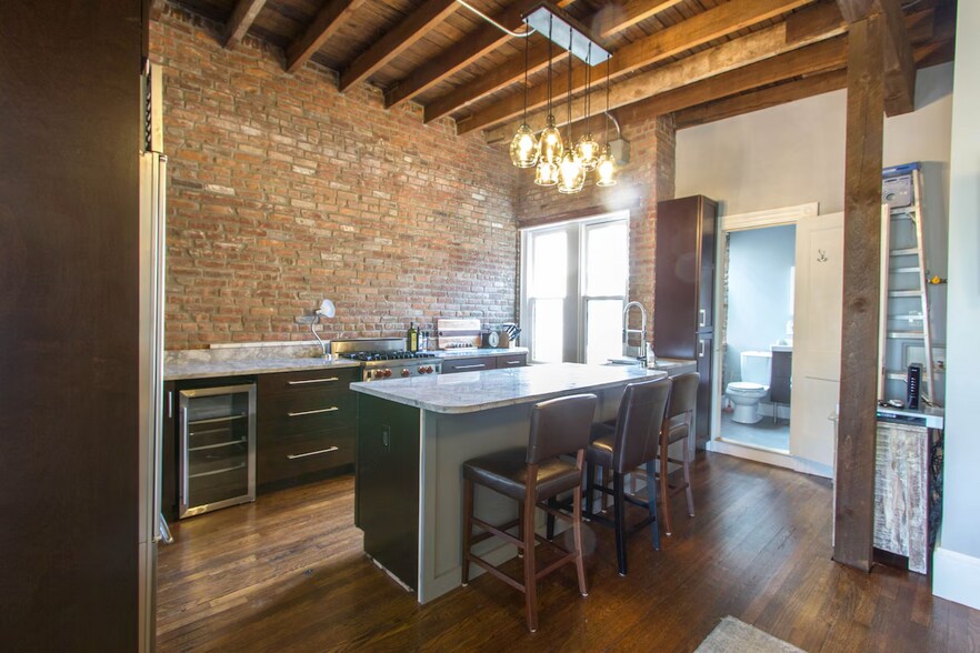 Building Photo - 1870 Commonwealth Ave