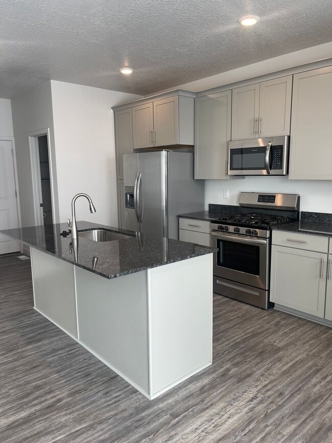 Building Photo - Beautiful Saratoga Springs Townhome for rent!