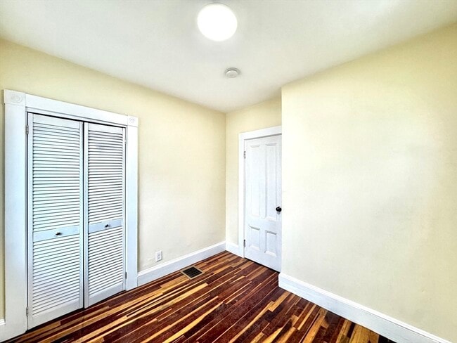 Building Photo - 98 Safford St