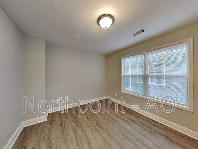 Building Photo - 1305 Sweetbriar Cir