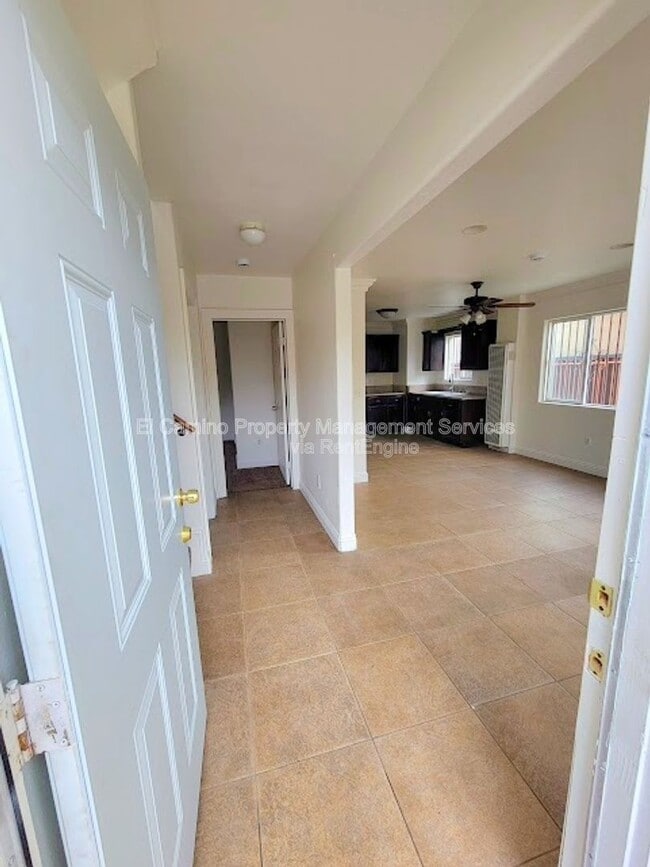 Building Photo - 1424 E 59th St