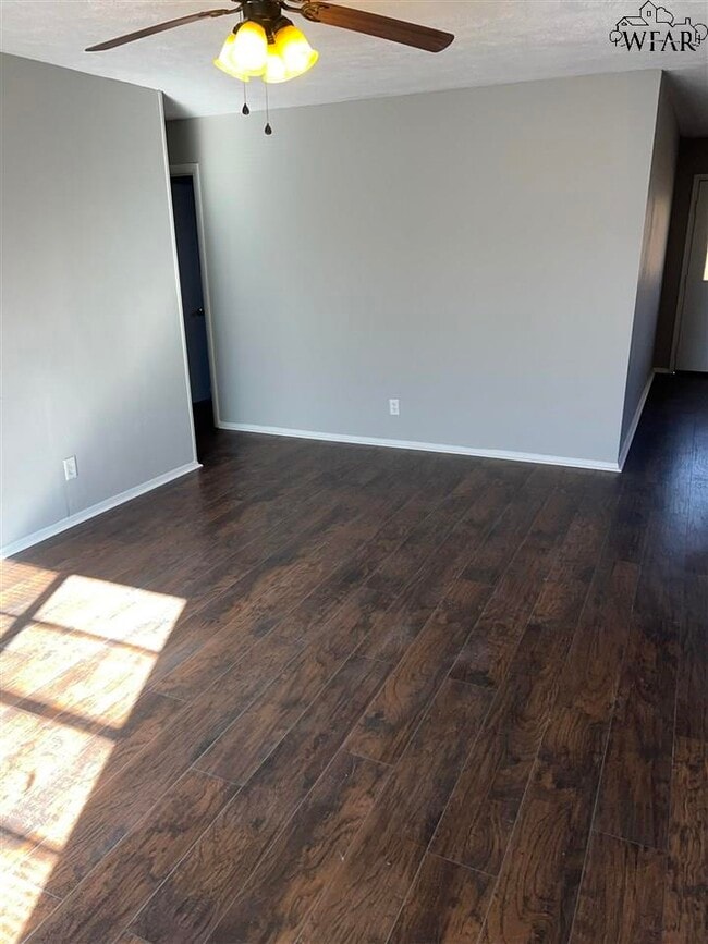 Building Photo - 1118 Ireland St