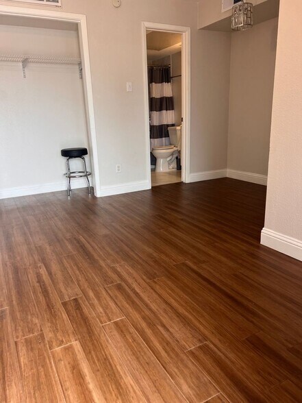 Building Photo - 1840 Burton Dr