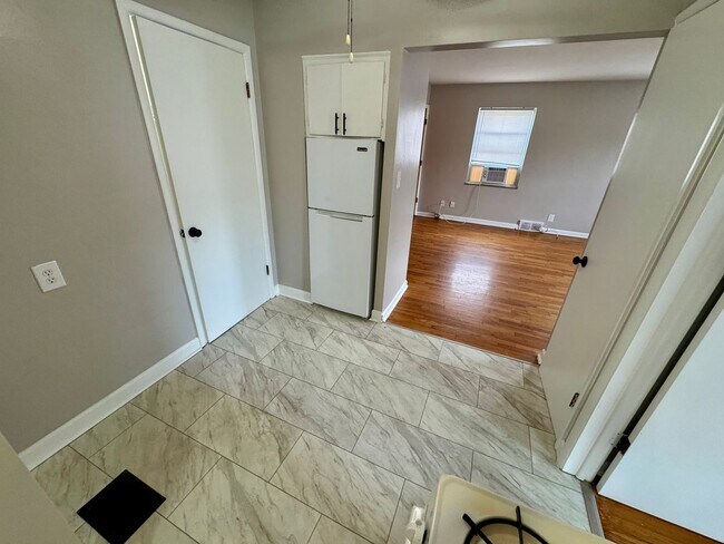 Building Photo - 1 Bedroom ~ Grandview Area