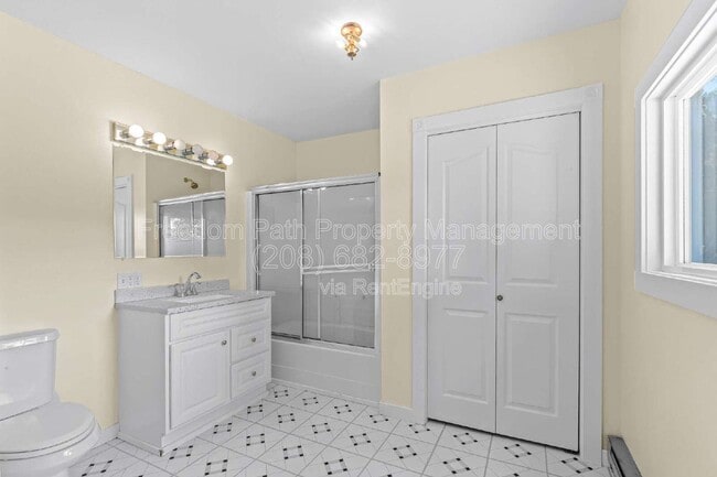 Building Photo - 17778 E Canary Creek Rd