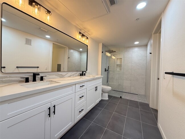 Building Photo - 7575 Kirby Dr