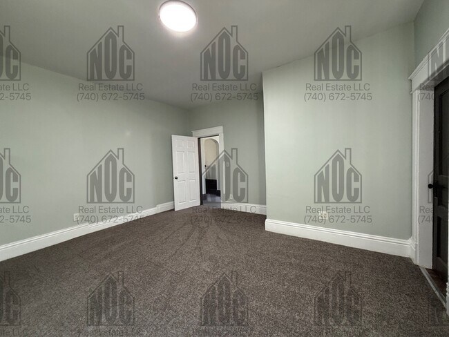 Building Photo - 726 E Main St