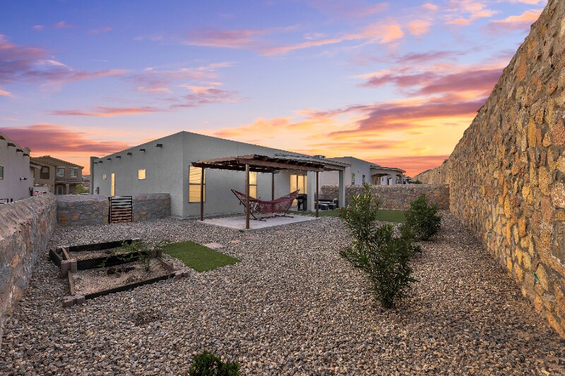 Building Photo - 216 Staffs Way