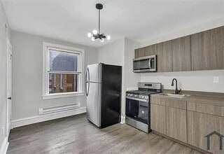 Building Photo - 409 Kerper St