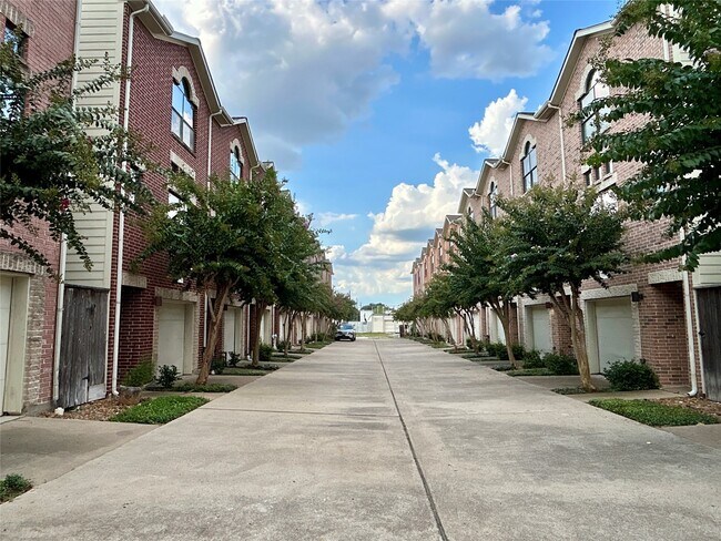 Building Photo - 3501 Link Valley Dr.