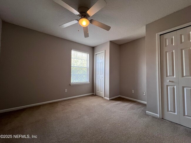 Building Photo - 358 Scrub Jay Dr