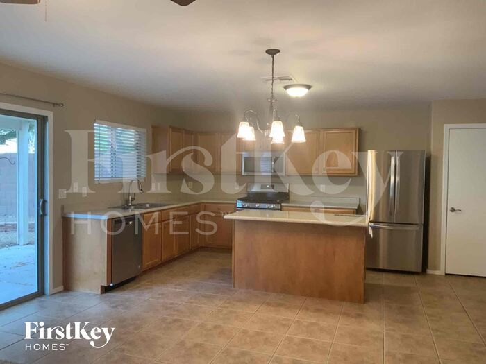 Building Photo - 39485 N Dusty Dr