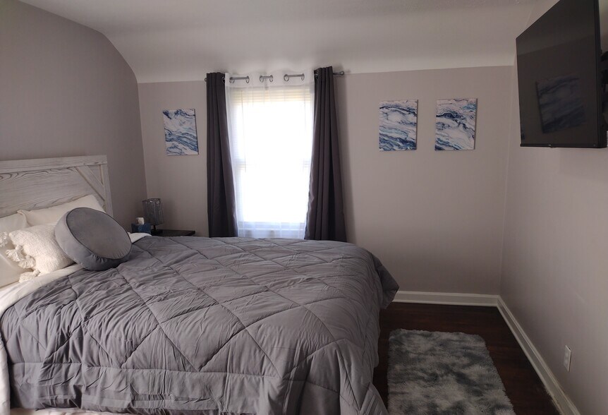 Second bedroom - 4026 Verona Rd