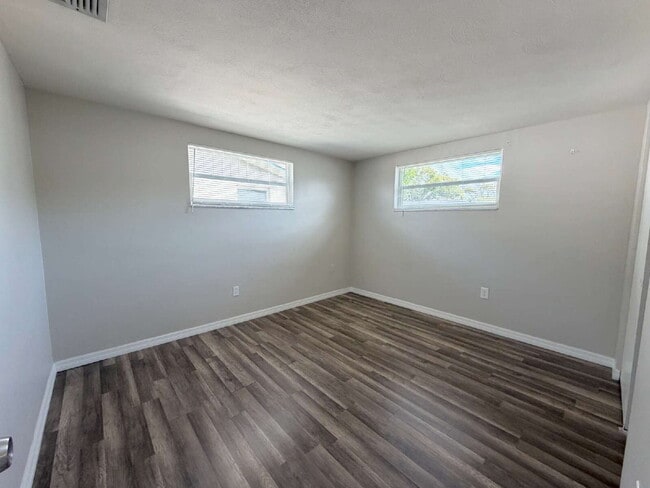 Building Photo - 5706 Chipper Dr