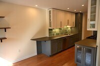 Building Photo - 2 Bedroom, 2 Bath Just listed in the Oak H...