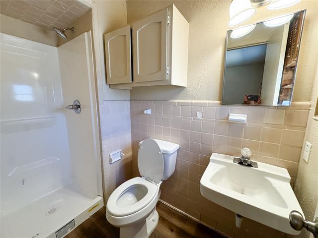 Building Photo - 302 Bowles Ct