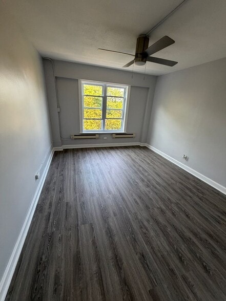 Building Photo - 7254 N Ridge Blvd