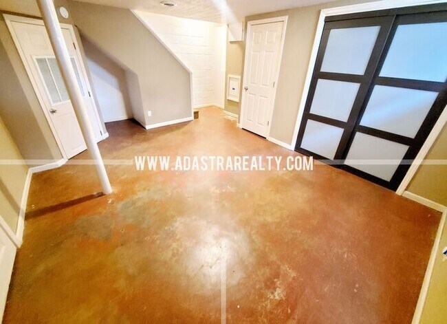 Building Photo - Beautiful Brookside Duplex-Available NOW!!