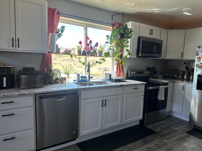 Building Photo - 1839 S Rocker Rd