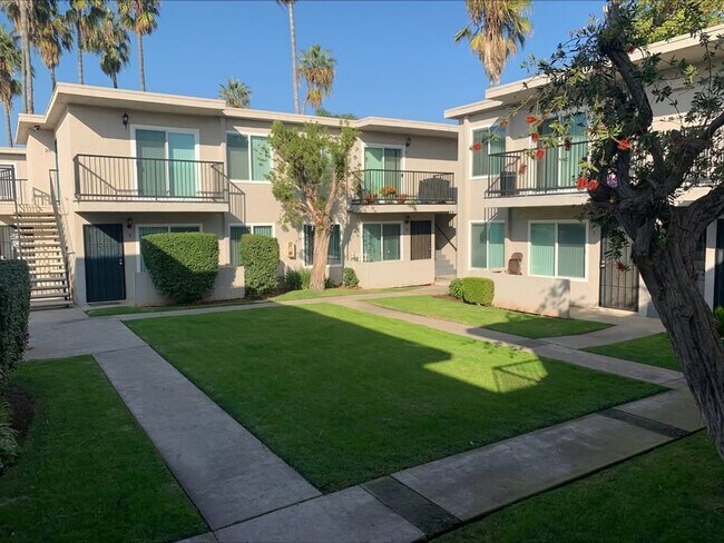 Building Photo - Del Coronado Villas 3