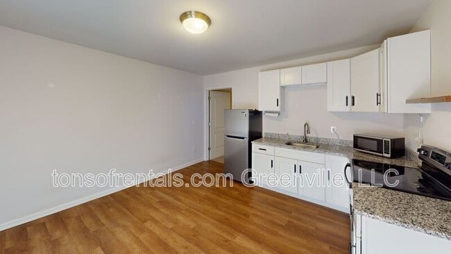 Building Photo - 312 Highline Trl