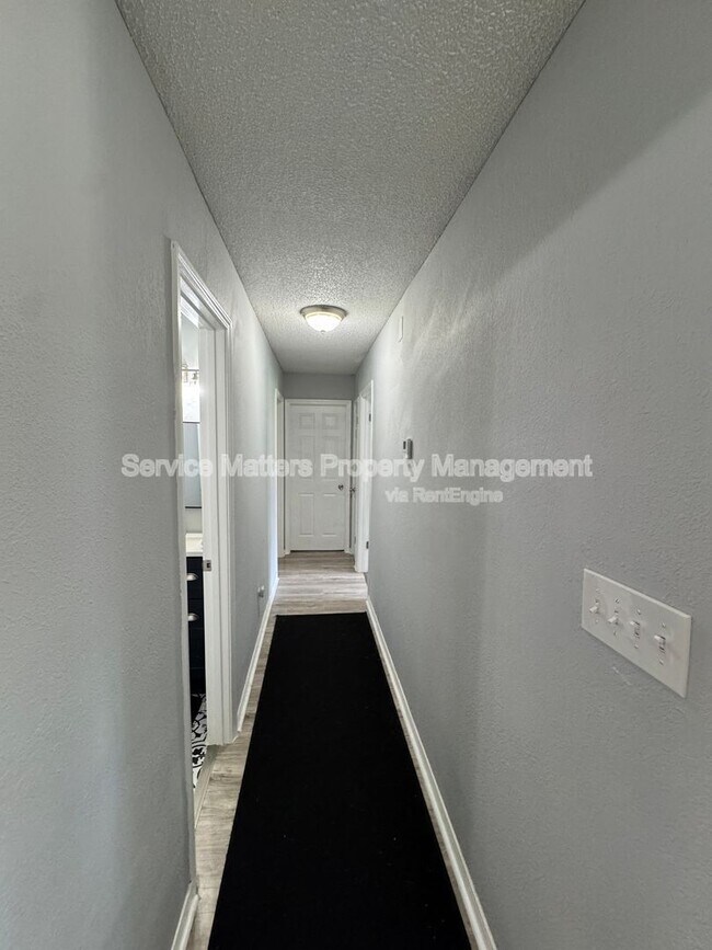 Building Photo - 4213 Queens Ct