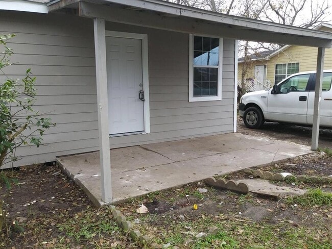 Primary Photo - 2152 William Tell St