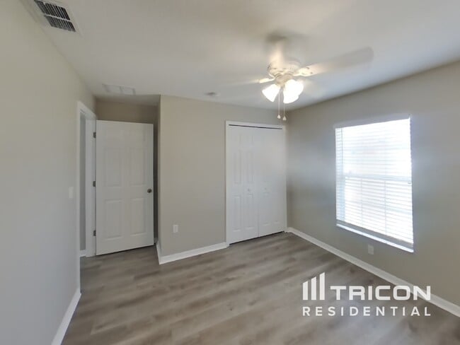 Building Photo - 13001 Fish Cove Dr