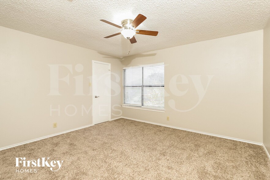 Building Photo - 12514 Redrock Oak