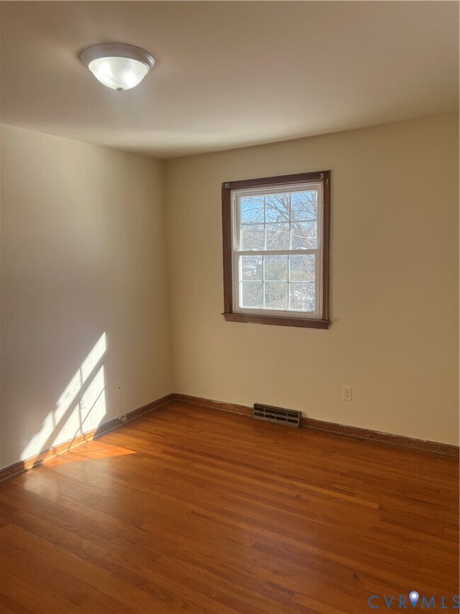 Building Photo - 3308 Woodlawn St