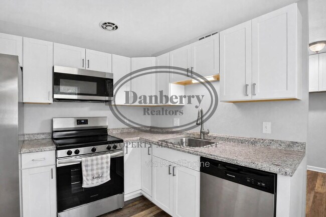 Building Photo - 6051 Graystone Dr