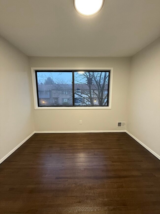 Building Photo - 440 Tall Oak Ln