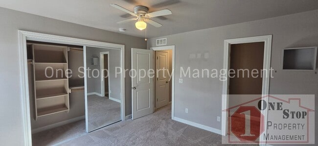 Building Photo - 260 N Pointe Ln