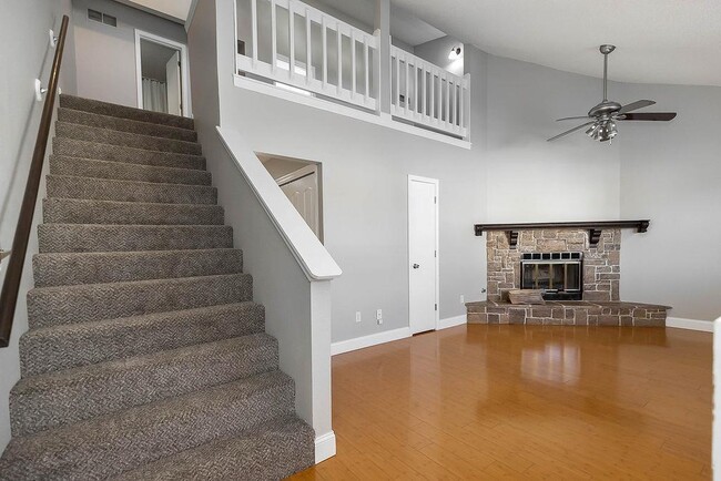 Building Photo - 1425 Martway Cir