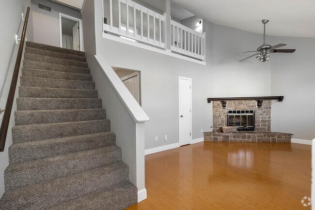 Building Photo - 1425 Martway Cir