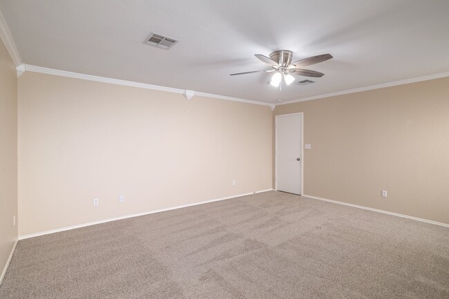 Building Photo - 1019 Leeds Castle Walk