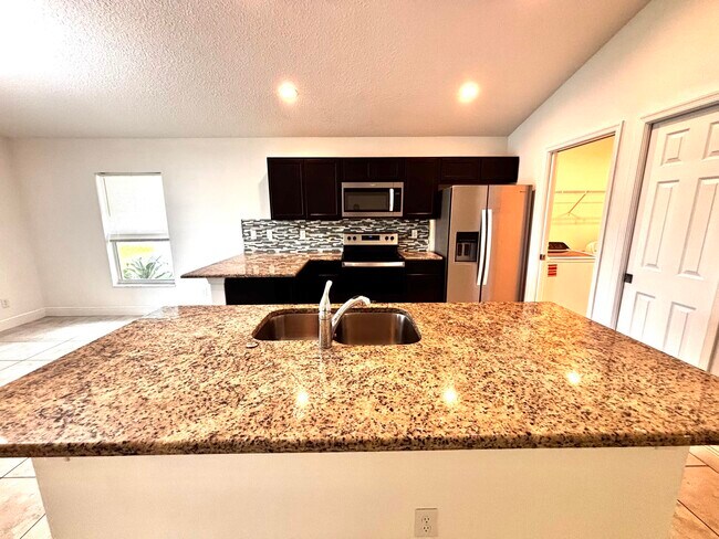 Building Photo - 9558 Sea Spray Dr