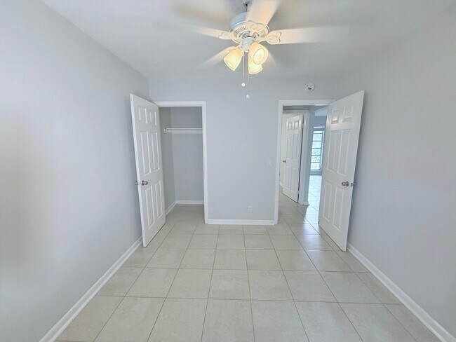 Building Photo - 809 2nd St